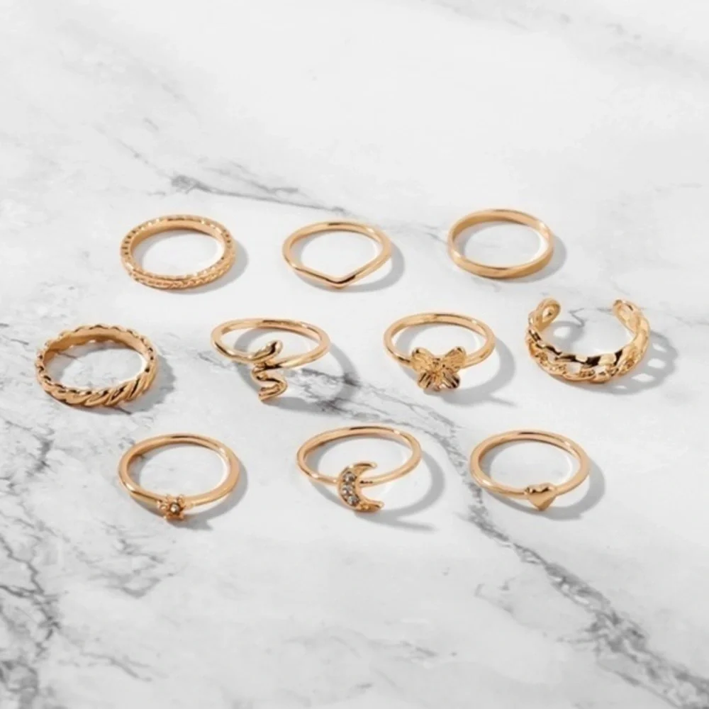3/$30 💛 Dainty Ring Set
